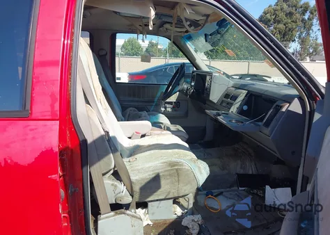 1993 Chevrolet Suburban C1500 from USA, damaged, VIN 1GNEC16K4PJ399163